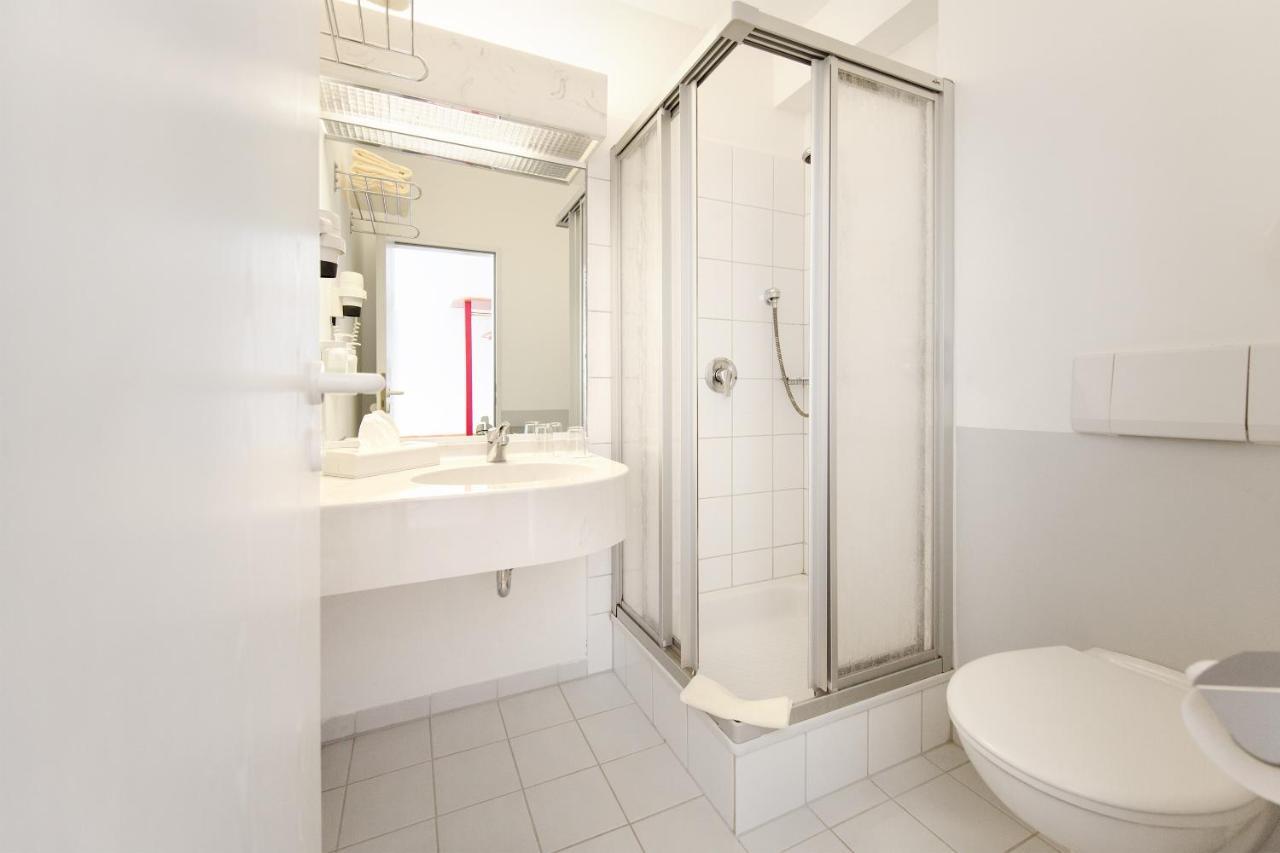 Diemelstadt Hotel Montana מראה חיצוני תמונה