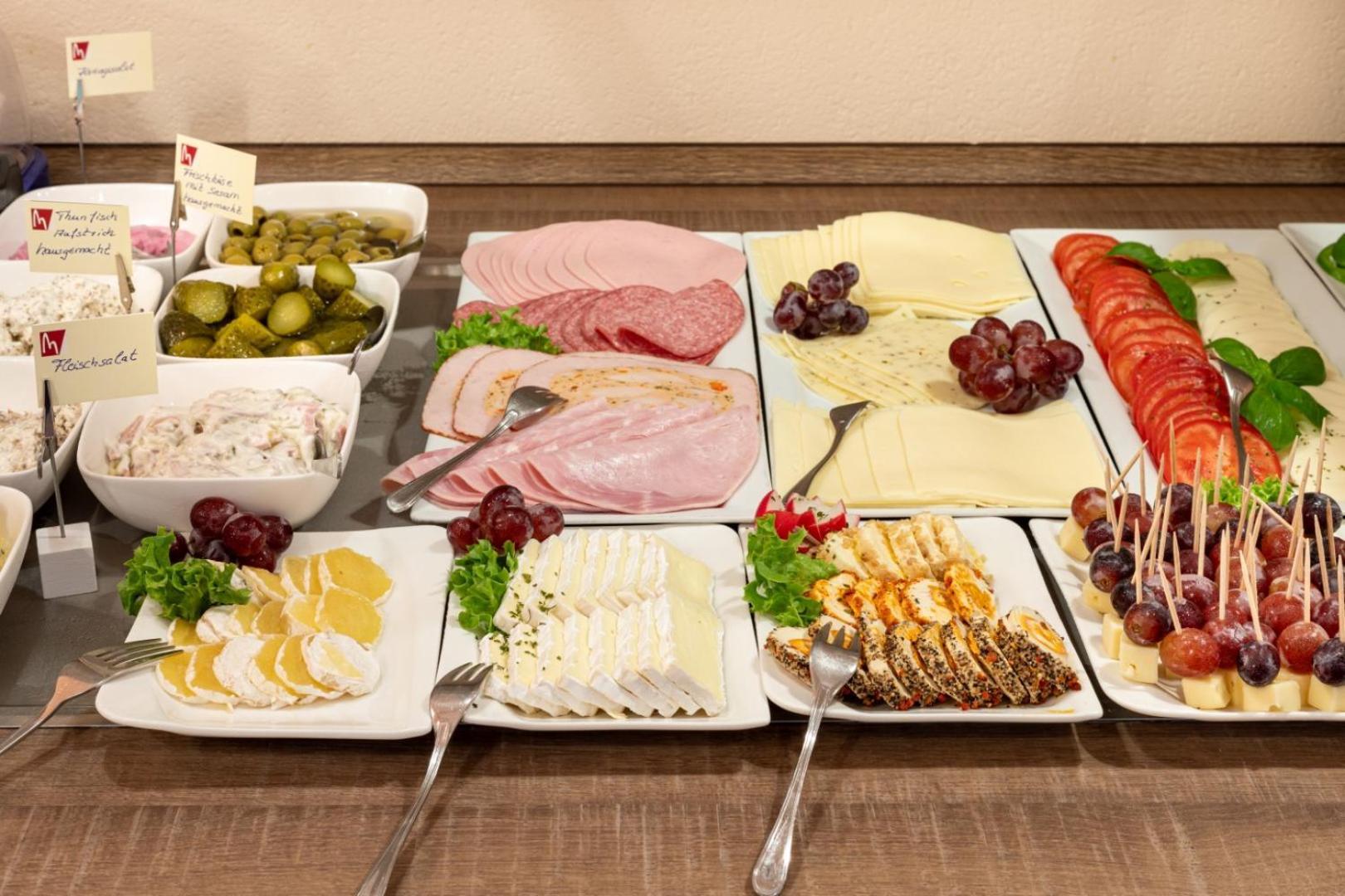 Diemelstadt Hotel Montana מראה חיצוני תמונה