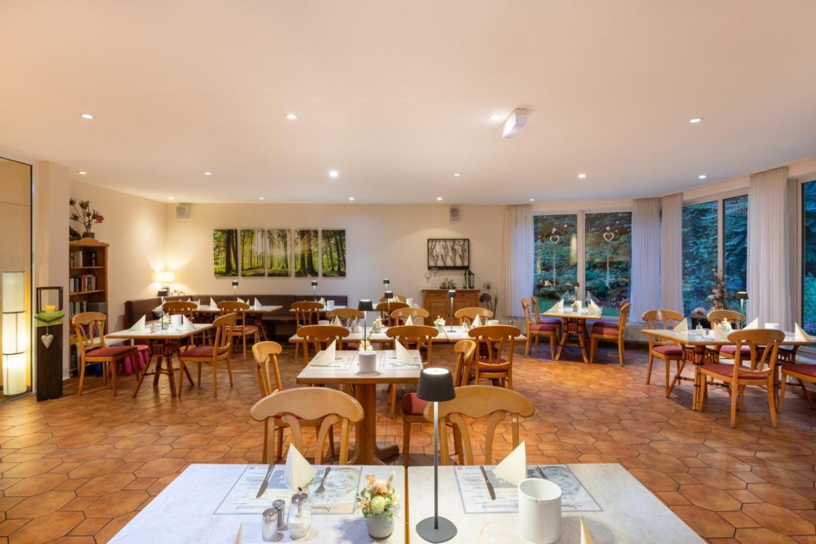 Diemelstadt Hotel Montana מראה חיצוני תמונה