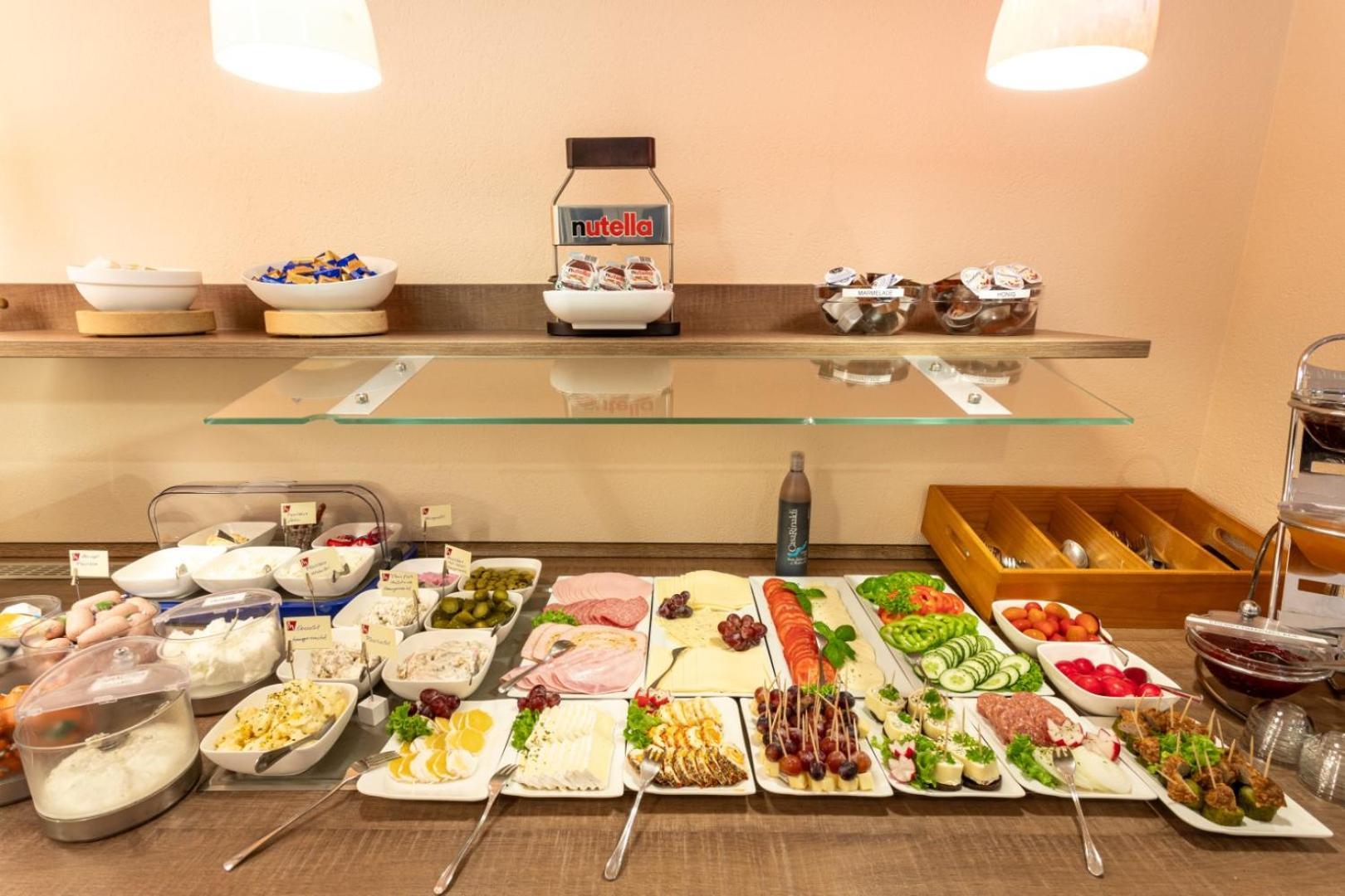 Diemelstadt Hotel Montana מראה חיצוני תמונה
