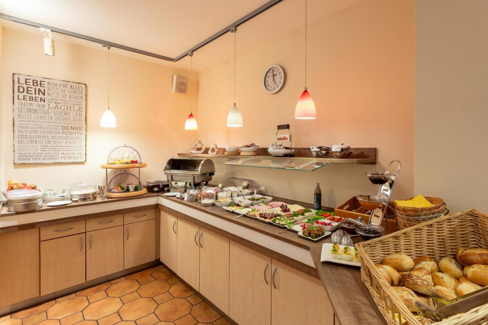 Diemelstadt Hotel Montana מראה חיצוני תמונה