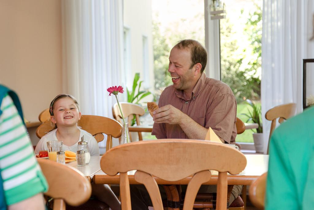 Diemelstadt Hotel Montana מראה חיצוני תמונה